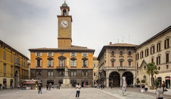 Limitazioni al traffico in Piazza Prampolini fino all’8 aprile