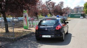 Reggio Emilia, i Carabinieri che sequestrano mezzo etto di droga