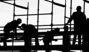 In nero il 100% della forza lavoro, imprenditore edile nei guai