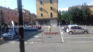 Nuova animazione nella piazza centrale di Veggia a beneficio dell’ombelico dei pochi partecipanti