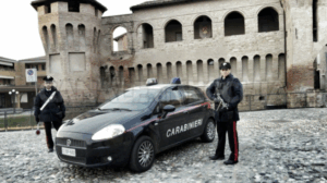 A passeggio per Castellarano con coltello a serramanico al seguito: 22enne denunciato