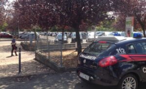 Droga disseminata nei parcheggi di Piazzale Europa: blitz dei carabinieri di Reggio Emilia