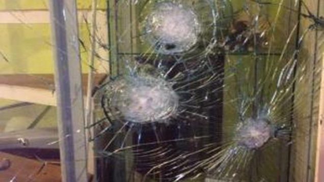 Reggio Emilia 142 Vetrina Colpi Pistola