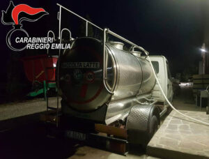 Reggio Emilia, il ladro ha l’auto in panne e ruba il furgone del latte