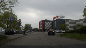 Filmato mentre ruba power-bank da un supermercato: denunciato