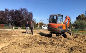 Riqualificazione del parco Amarcord al via: tombatura del laghetto e nuovi alberi in piantumazione