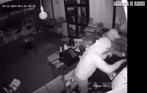 Rubano 5mila euro dalla cassa del Bar Revival di Casalgrande