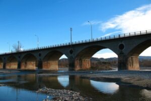 Sulla chiusura del ponte Veggia-Sassuolo o dell’aneddotica comicità della politica da cortile