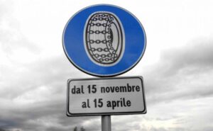 Obbligo di gomme termiche o catene a bordo dei mezzi dal 15 novembre