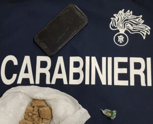 Viveva alle Reggiane come un indigente, ma era un organizzatissimo pusher. Arrestato