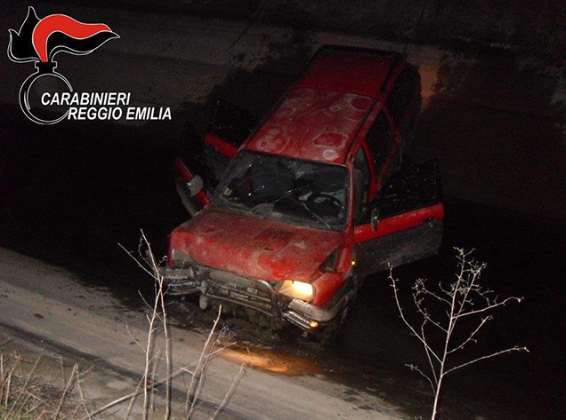 Con auto rubata che usavano “per divertimento” forzano posto di blocco dei Carabinieri: presi tre “bravi ragazzi”