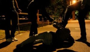 Aggressione a sedicenne al parco. Tre minori denunciati. I fatti nel giugno 2020