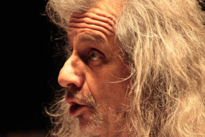 Sorpresa a Scandiano, Bergonzoni manda un saluto a festivaLOVE. Il video online venerdì 29 maggio su sito e social del festival scandianese