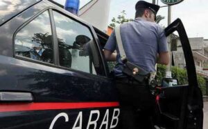 Acquisti per 12mila euro coi soldi dell’amico: 21enne denunciato