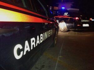 Violento ai controlli in zona rossa minaccia con cacciavite e aggredisce i carabinieri: arrestato