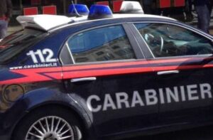 Prima cerca la fuga poi aggredisce Carabinieri: denunciato pusher 14enne