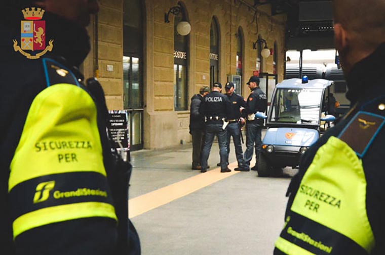 Rifiuta di declinare le generalità a bordo treno: denunciato per interruzione di pubblico servizio e oltraggio a Pubblico Ufficiale