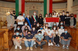 Centenario della nascita di Nilde Iotti. Il Primo Tricolore alla “quinta L” del Bus-Pascal vincitrice del Premio dedicato alle scuole