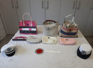 Scandiano. Sequestrate borsette e borselli da donna nell’area del mercato del sabato