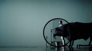 Teatro Valli. Al Festival Aperto con “Transverse Orientation” torna il grande Dimitris Papaioannou