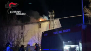 Incendio in un cascinale a Novellara: 15 intossicati. Accertamenti in corso