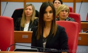 Manifesto no vax al Sacrario dei Caduti di Marzabotto, presa di mira la pagina della consigliera Stefania Bondavalli