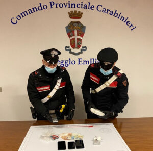 Fermato con il giubbotto “imbottito” di cocaina: arrestato dai Carabinieri