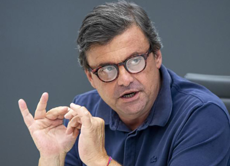 Carlo Calenda su Berlusconi e Putin: “Berlusconi oltre Salvini, ma un centrodestra normale?”