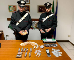 Cocaina nei calzini e negli slip, e un chilo a casa: arrestato