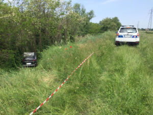 Reggio Emilia. Rubano un’auto e la abbandonano nel Crostolo