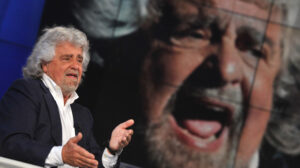 Beppe Grillo: “Alcuni di noi contagiati da zombie”. Si sospettava da un po’…