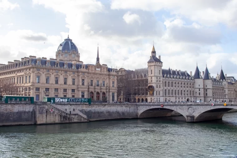A Parigi, multe a chi tiene porte aperte con l’aria condizionata