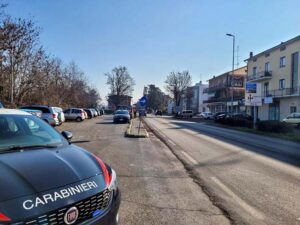 Danneggia trenta auto in una notte, denunciato dai Carabineri