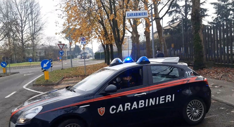 Simula rapina nella sua attività per giustificare gli ammanchi di cassa