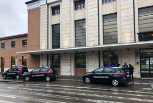 Controlli in stazione: due denunciati