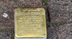 Tra pietre d’inciampo e cimitero ebraico. Scandiano celebra il Giorno della Memoria