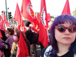 Licenziata per il colore dei capelli. L’azienda: “Non ha superato il periodo di prova”