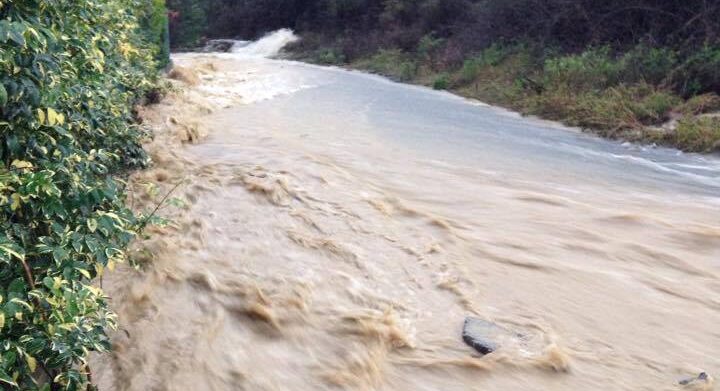 A Veggia di Casalgrande straripato il Rio Rocca. Trenta centimetri d’acqua per le strade. Problemi anche nello Scandianese e sull’Appennino