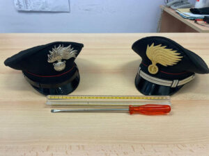 Minaccia il vicino con un cacciavite e poi aggredisce i Carabinieri: arrestato