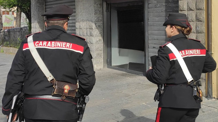 Acquisti per 12mila euro coi soldi dell’amico: 21enne denunciato