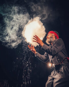 Bolle di sapone in piazza Spallanzani. Uno spettacolo buffo e poetico adatto a grandi e piccoli