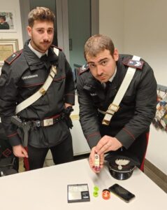 Aveva a casa oltre un etto di droga: denunciato