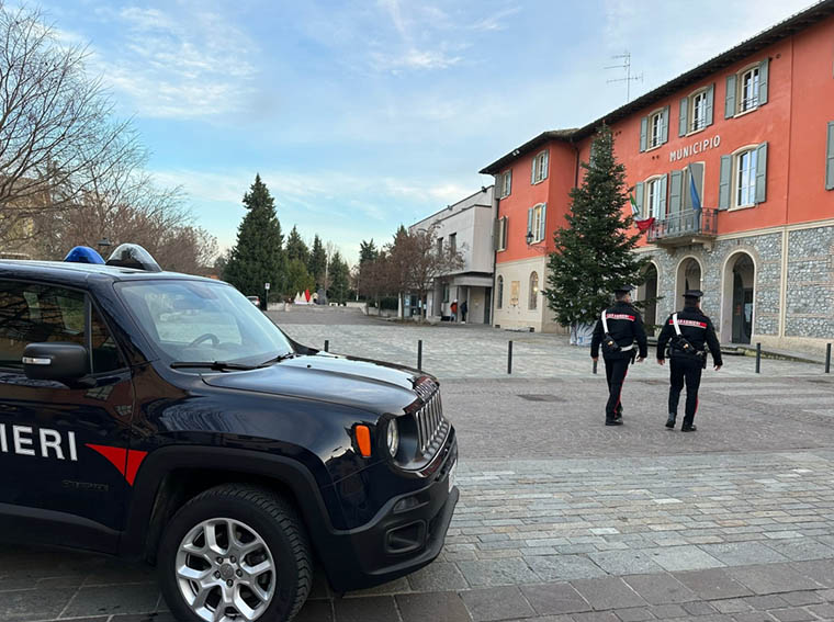 Rubavano su autovetture: due giovani denunciati