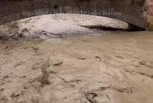 Le alluvioni in Emilia-Romagna sono colpa dell’Emilia-Romagna, parola di Governo