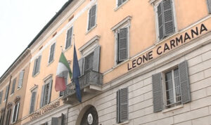 Aggredita e derubata mentre passeggia. Denunciata una 25enne