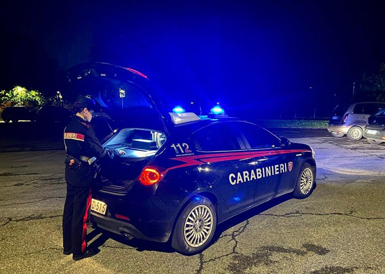 Offende i Carabinieri sotto l’effetto di uso smodato di alcolici: denunciato