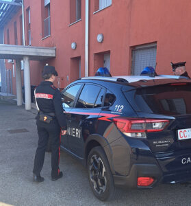 Vìola divieto di avvicinamento, arrestato