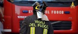 Distrutto in un incendio un concessionario Tesla a Torre Angela