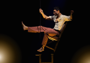 Al Teatro Boiardo il 10 aprile “L’Uomo Calamita”