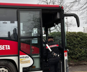 Controllato in autobus senza biglietto dà le generalità di un conoscente: denunciato